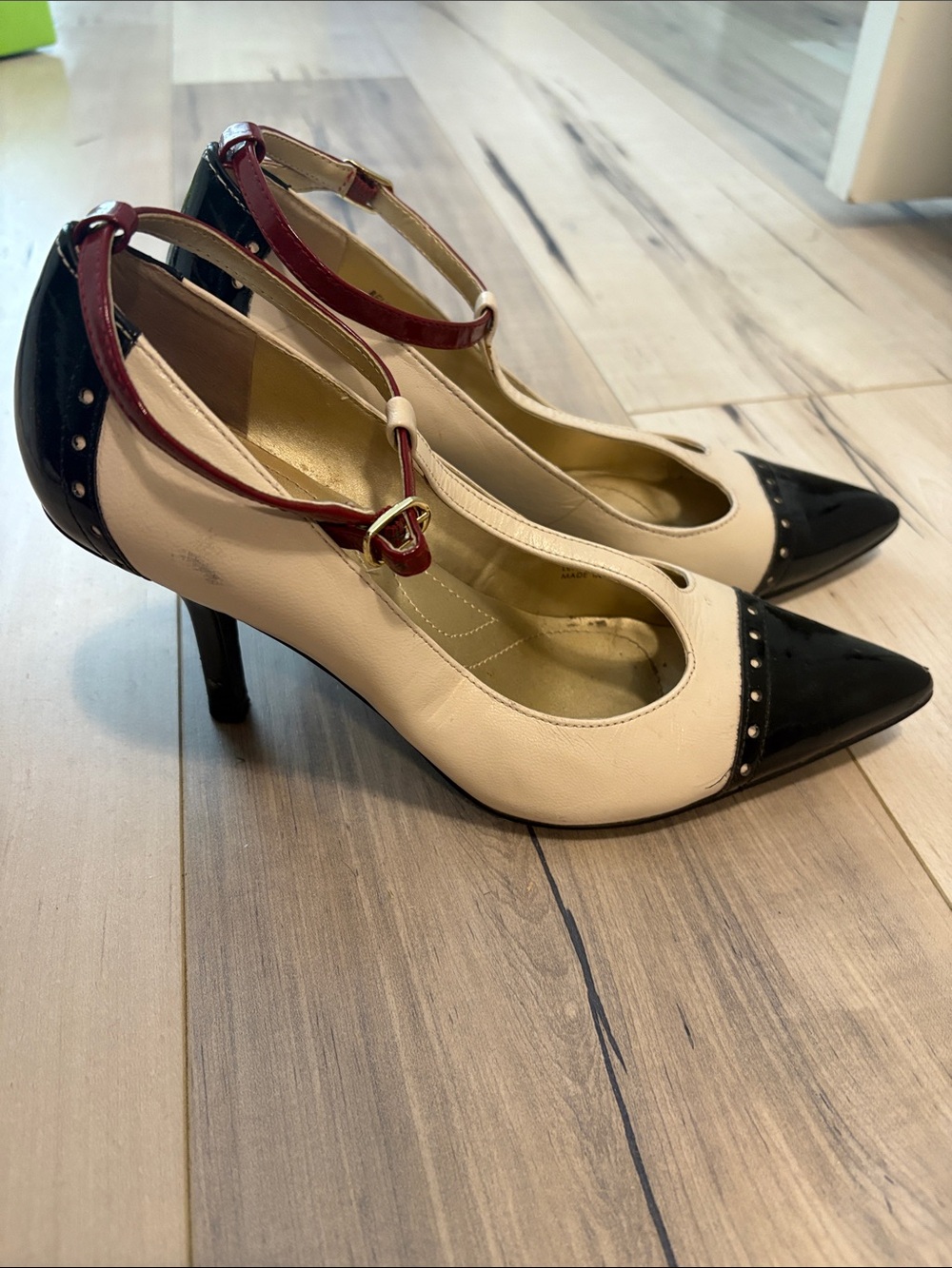 Tahari Leather Cream, Black & Burgundy T‑Strap Pointed Pumps size 7.5